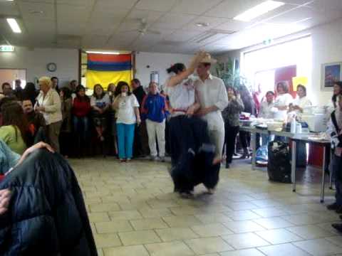 Yesenia y Juan bailando el Sanjuanero en evento MIRA Holanda