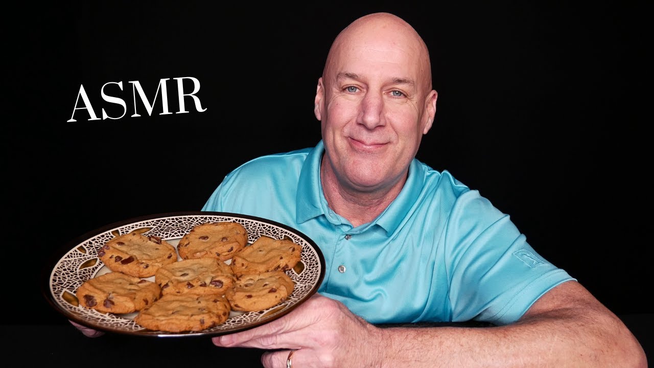 ASMR: Домашнее печенье с шоколадной крошкой (звуки еды) (шепот)