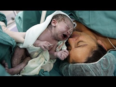 Video: La Giovane Madre è Quasi Morta Dando Alla Luce Sua Figlia