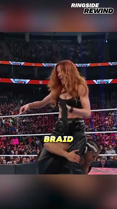 Bianca Belair Chops Off Becky Lynch's Hair