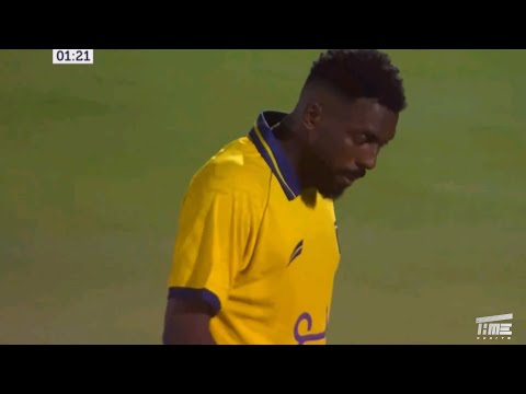 نجم فريق العروبة الكابتن فواز ربيع في مواجهة الطائي في دوري يلو 