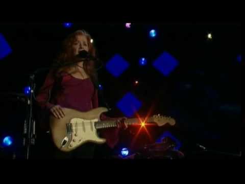 BONNIE RAITT - - - " Silver Lining " Live @ Montre...