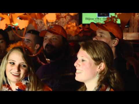 Johan Derksen & Wilfred Genee - Nederland Is Helemaal Oranje (Officile videoclip)