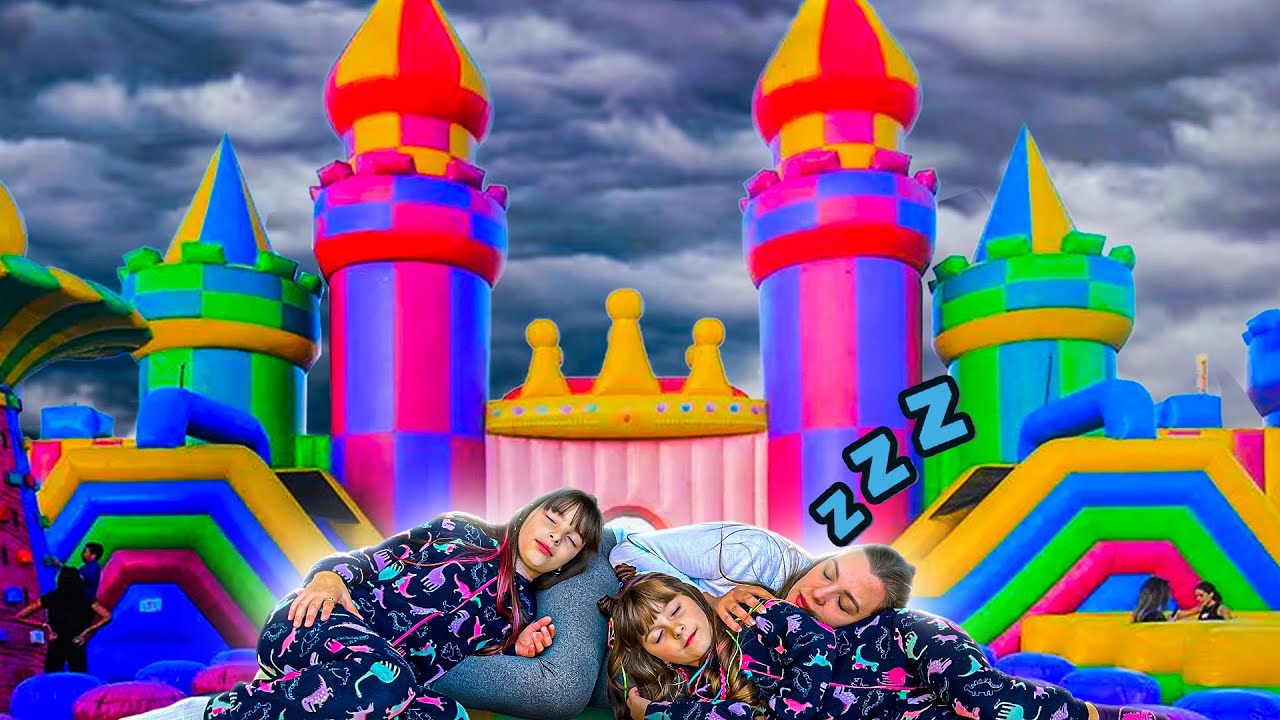 Passamos a noite NO INFLÁVEL GIGANTE DO NOSSO QUINTAL