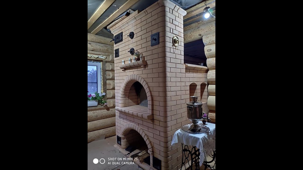 Голландская печка с девушкой