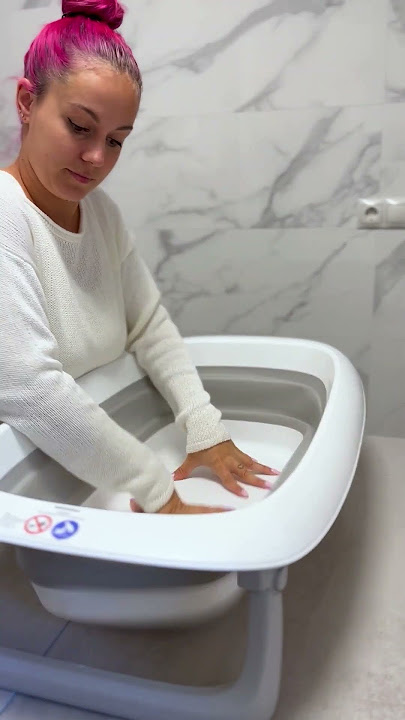 This baby bathtub is so convenient to use at home for your little one #twistshake