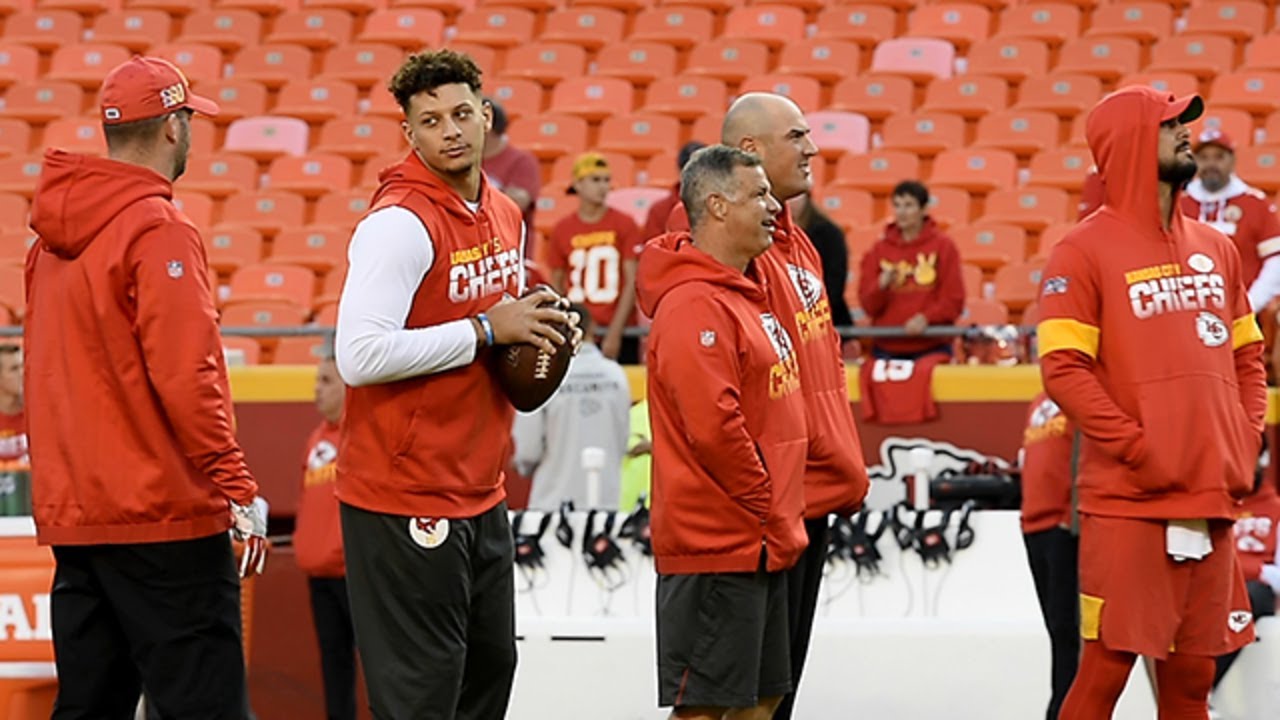 Watch Chiefs' Patrick Mahomes warm up before Super Bowl LV