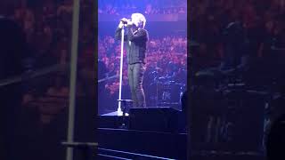Bon Jovi - JBJ pointing out THE DJ - ST. Paul, MN - 4-28-18
