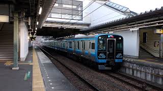 横浜線を走るE131系とE233系6000番台