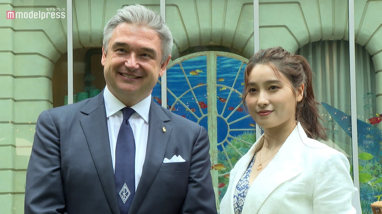 土屋太鳳、ラルフ ローレン社長と英語で挨拶 オープンカーで登場 