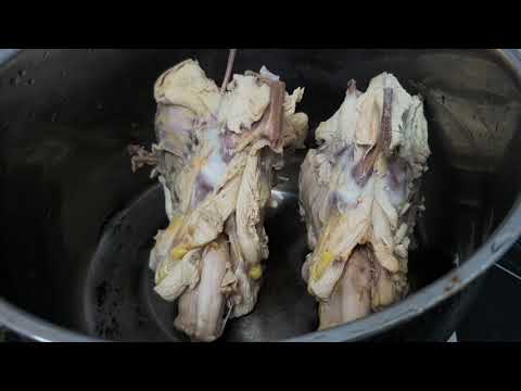 Video: Làm Thế Nào để Nấu Gà Trong Nước Thịt