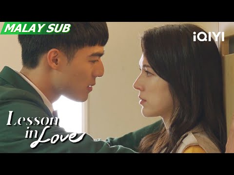 Student confesses to his teacher in a classroom | Lesson In Love EP1 | iQIYI Malaysia