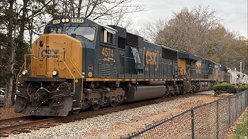 CSX 4574 leads a good size M653 with absolutely INCREDIBLE notch 8 throttle!!! 11-25-2025