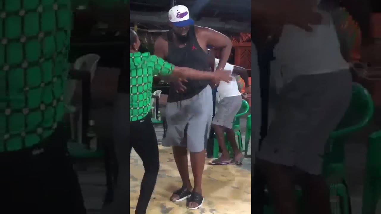 Vladimir Guerrero Bailando Bachata en un Colmado 