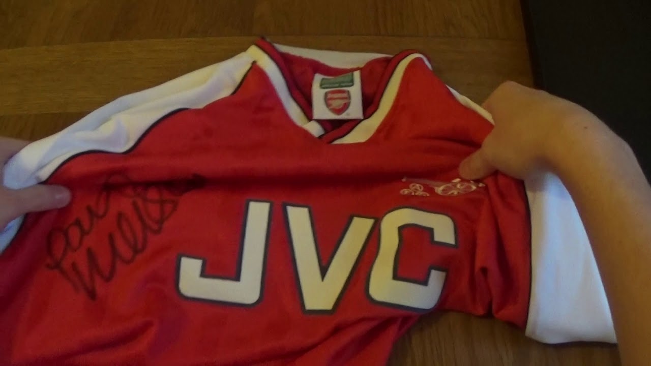 ANOTHER INSANE MAILDAY FROM TOPPS!!! Arsenal Legend trading screen