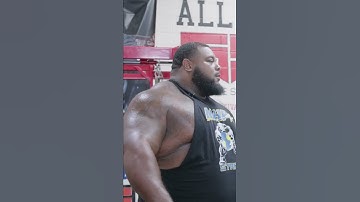 How do you warm up for one rep max days? Julius Maddox vs Larry Wheels #Shorts