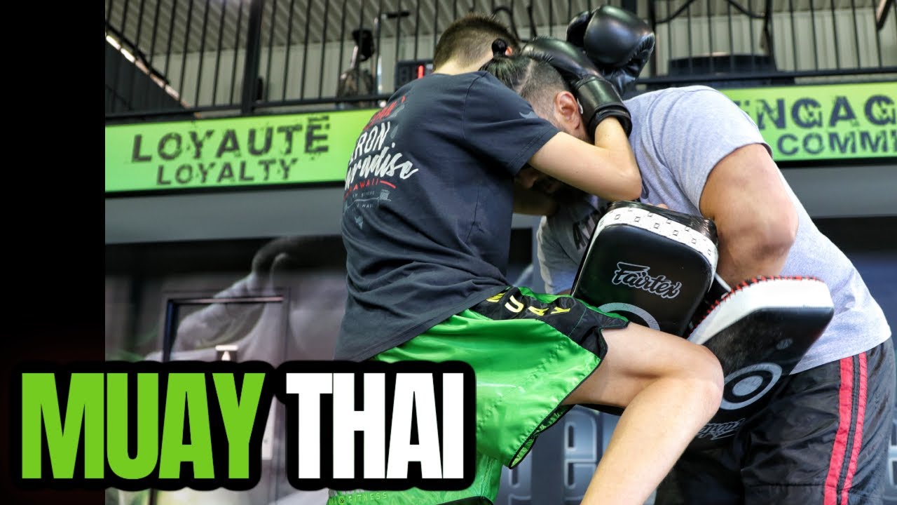 Muay Thai Using Knees & Elbows on the Thai Pads YouTube