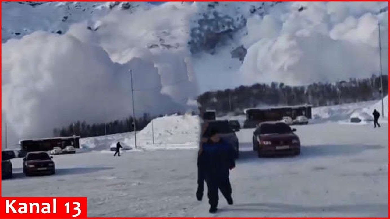 Видео демонстрирует впечатляющую искусственно спровоцированную лавину на российском Кавказе.