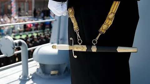 Почему моряки носят именно кортики