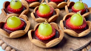 Bite-Sized Chocolate Fruit Tarts/تارتولات بالشوكولاتة والفواكه