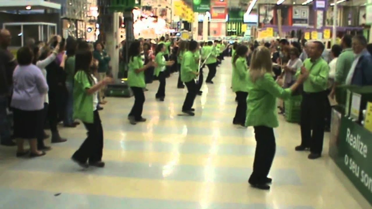 Flash Mob Leroy Merlin Almada 