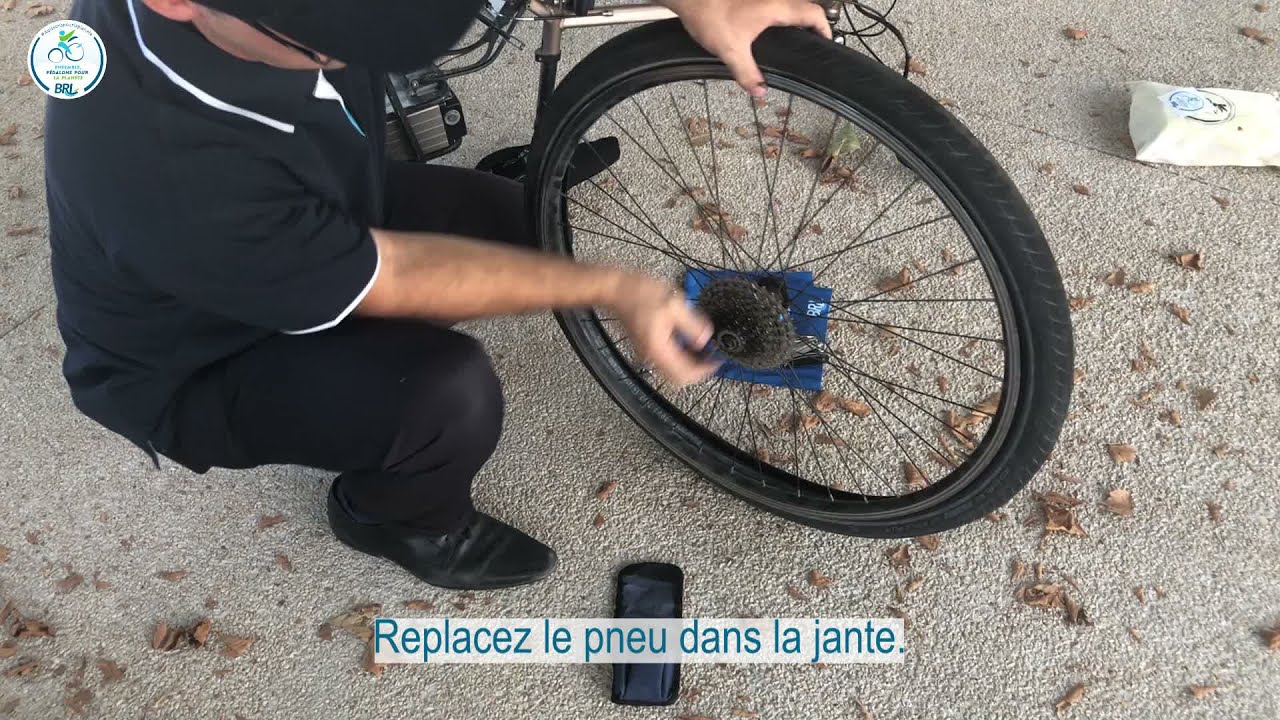 Tutoriel : la réparation d'un pneu vélo crevé en 9 points