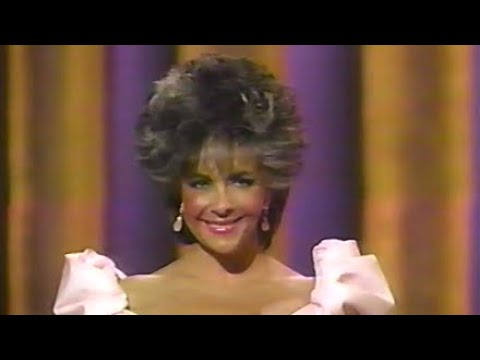 Elizabeth Taylor Presents Best Director At The 59Th Academy Awards In 1987