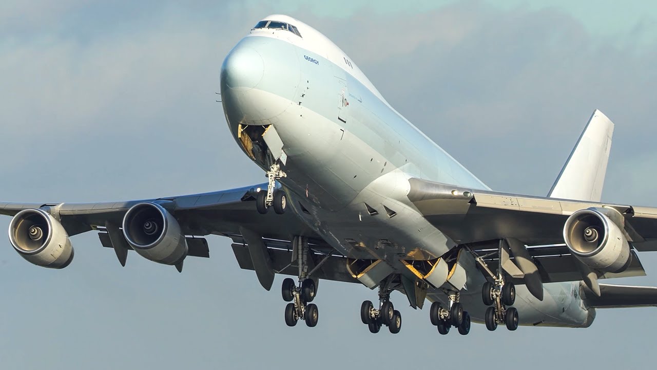 BOEING 747 HYBRID DEPARTURE with Awesome Sound + Airbus A330 with a ...