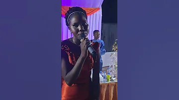 AMZAWADIA MAMA YAKE MIHELA KWENYE BIRTHDAY YAKE 