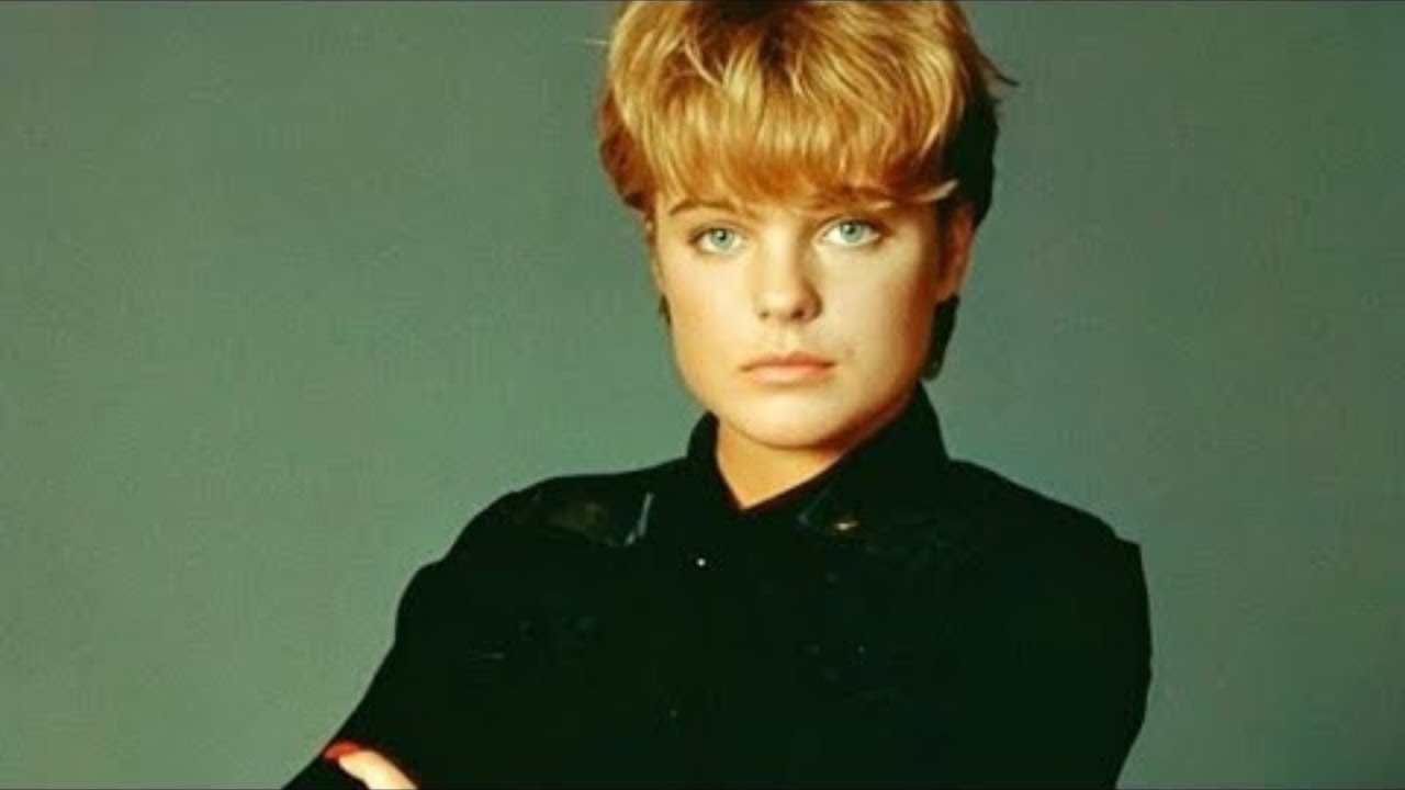 Sexy Erika Eleniak 🔥 Young G-Strlng & Bikini Moments Goes Viral
