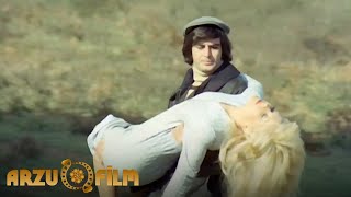 Koskoca Emel Sayın Aşık Oldu - Mavi Boncuk