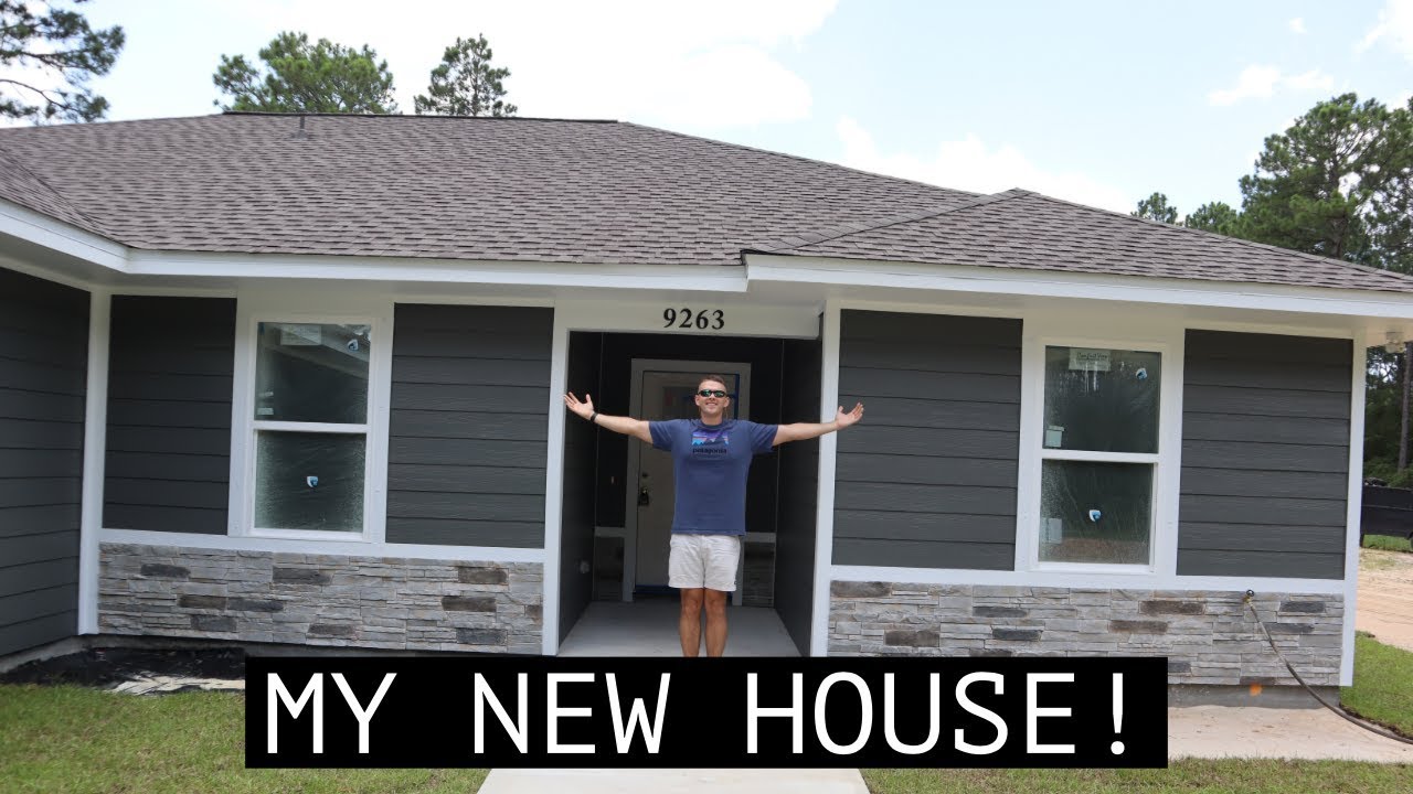 BUYING MY FIRST HOUSE AT 26!! - YouTube