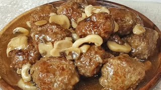 MEATBALLS WITH MUSHROOM SAUCE