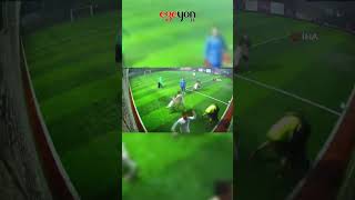 Halı Sahada 2 Takım Birbirine Girdi