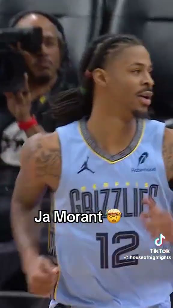 With the left hand #hoodnews #jamorant #trending #viralvideo #layup #ballislife #how #basketball