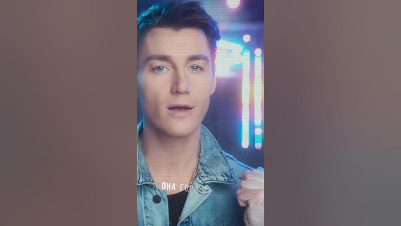 украшение елки. новогодние конфеты. елка елка воробьев конфетка. елка на прозрачном фоне. елка с конфетами.