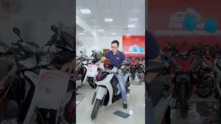 Cao 1m60 có chạy Honda SH 160 2023 được không? SH 160i 2023 Thể Thao ABS Xám Xi Măng