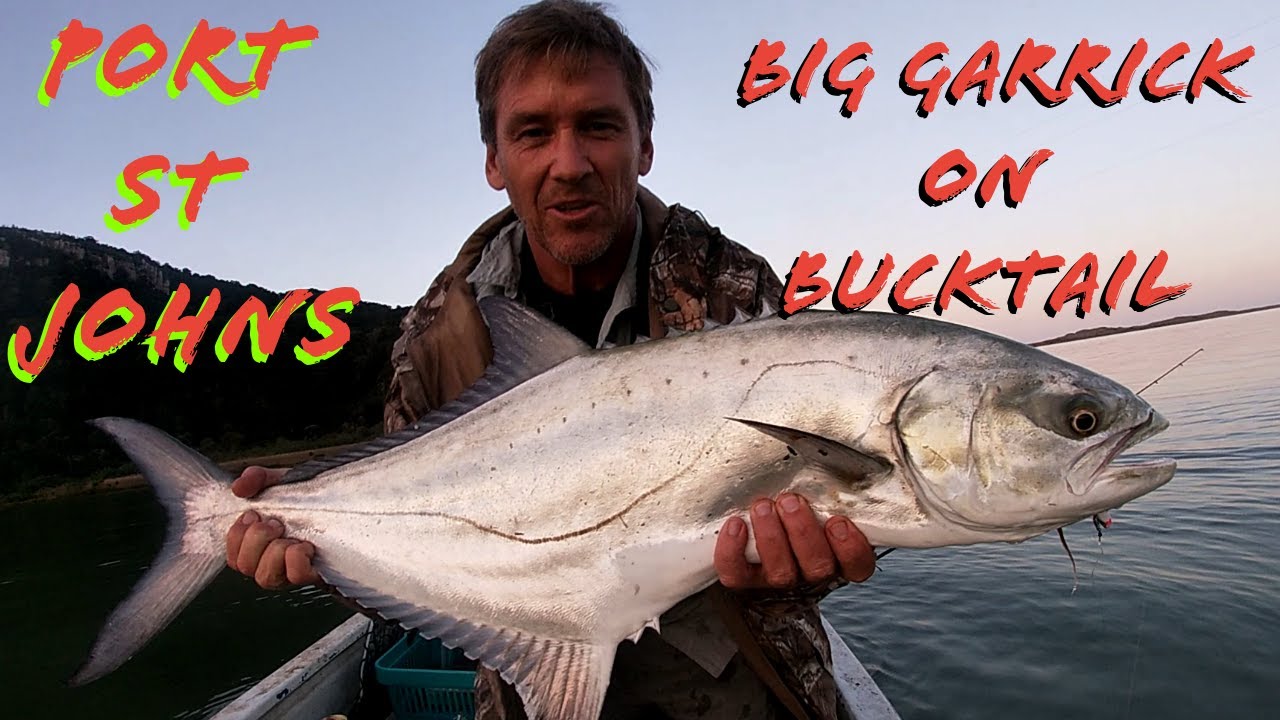 Light tackle spin fishing with bucktail for big Garrick/Leervis in Port