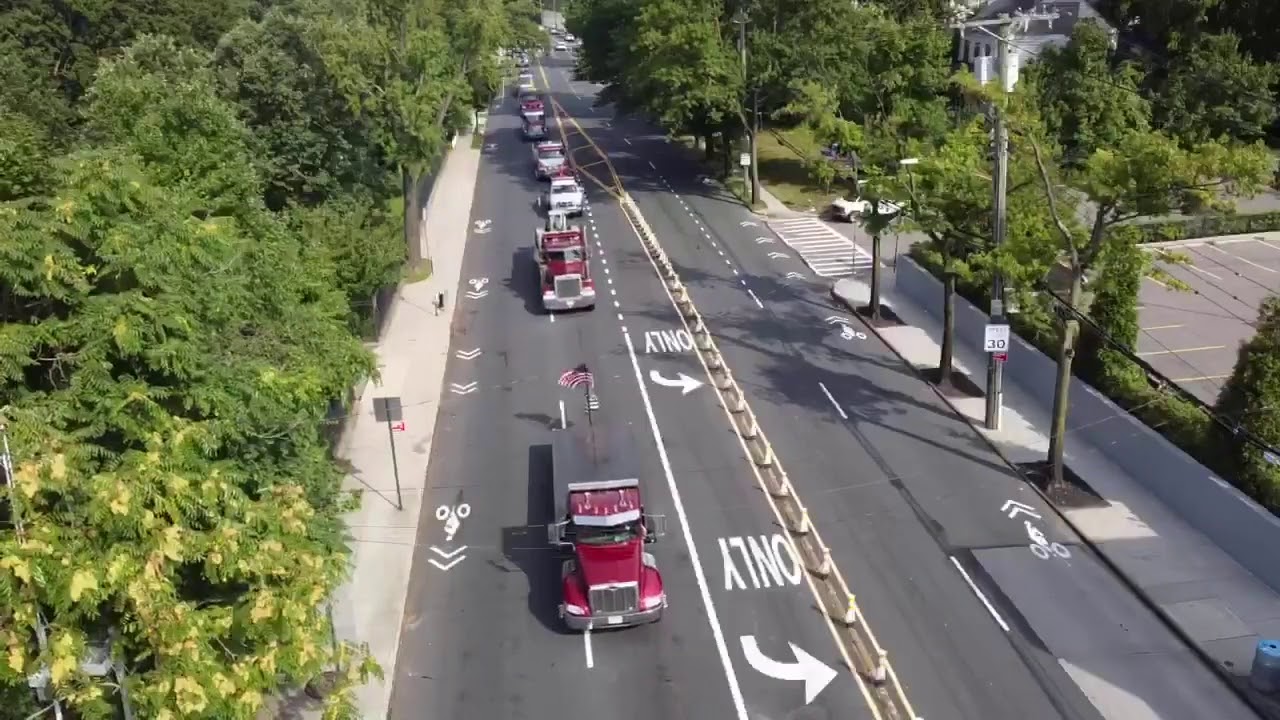 Tow truck companies come together to pay tribute - YouTube