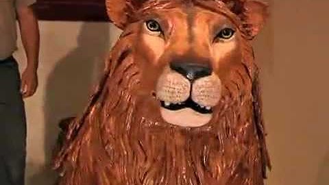 Da Vinci_s mechanical lion walks.flv / mechanischer löwe