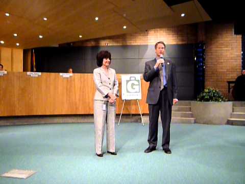 Mayor John Lewis recognizes Gilbert Town Council V...