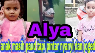 Anak kecil lucu - joged & nyanyi memori berkasih