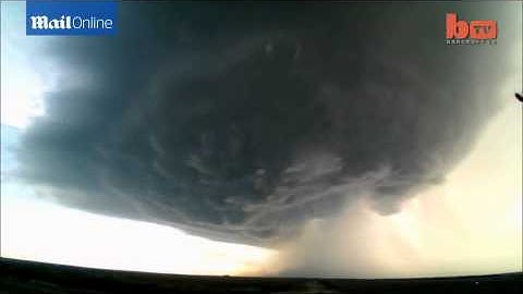 Amazing timelapse of supercell captured over Hanston, Kansas