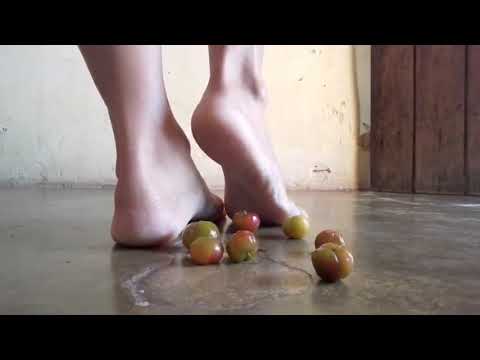 feet Barefoot fetish women crush feet Barefoot fetish women crush