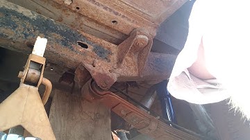 JEEP CJ7 LEAF SPRING BOLT REMOVAL TRICK