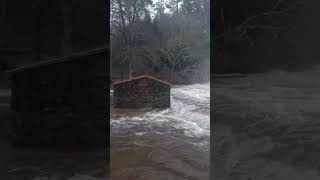 Fervenza da Barosa: El susurro del agua en Galicia 🌿