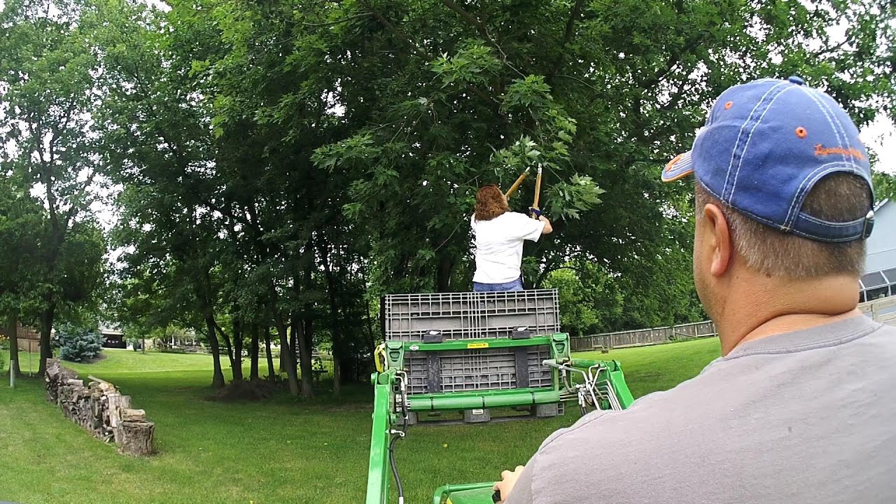 #94 John Deere 1025R - Collapsible Bulk Container - Tree Trimming