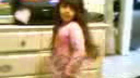 Laisha Garcia  holding heart 2006.qtl