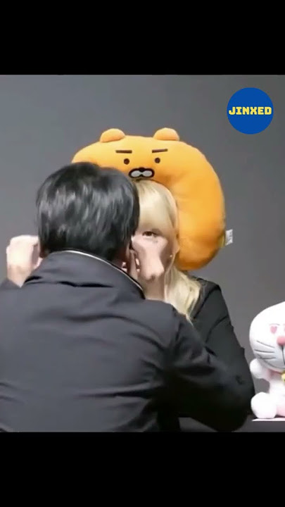 She noticed a hidden camera on this fan 📷