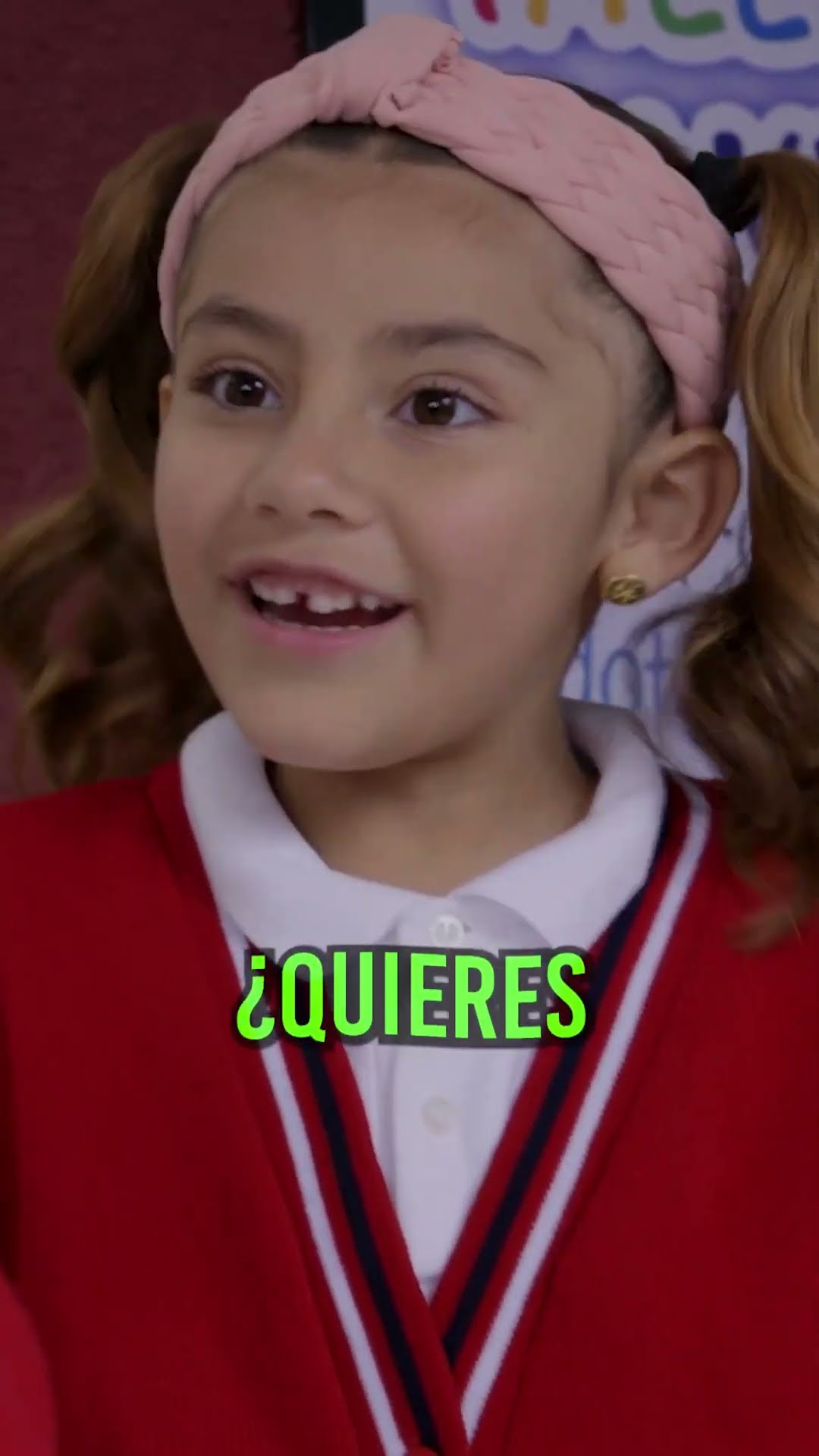 ? ?? Una niña defiende a Andresito de los malos de la escuela #LaRosaDeGuadalupe